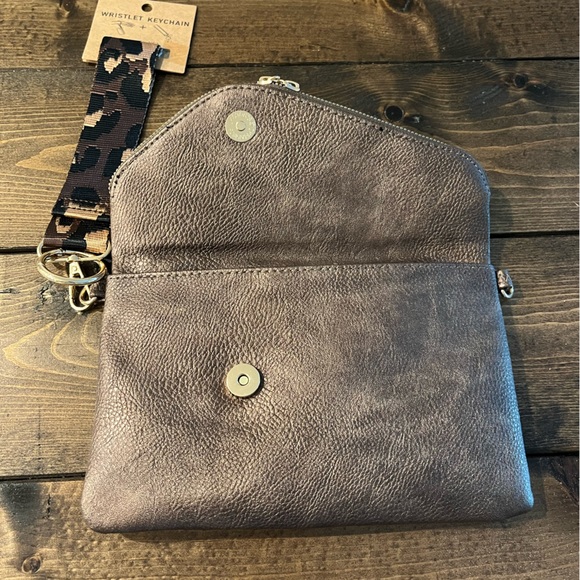 Bronze Wristlet / Purse NWT - Picture 3 of 9